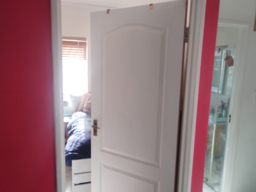 To Let 2 Bedroom Property for Rent in Muizenberg Western Cape